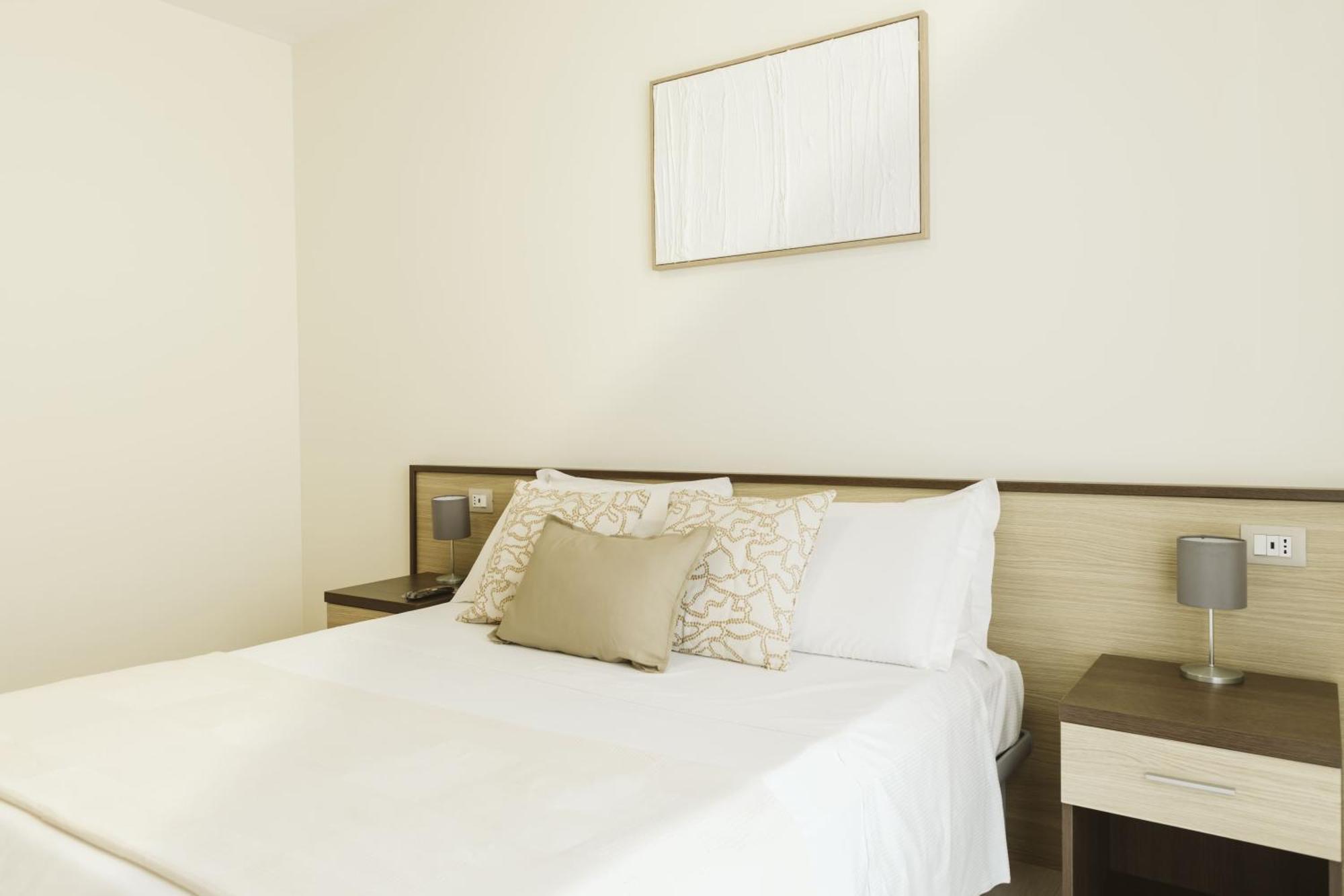 Residenze Roscioli Aparthotel Roseto Degli Abruzzi Luaran gambar