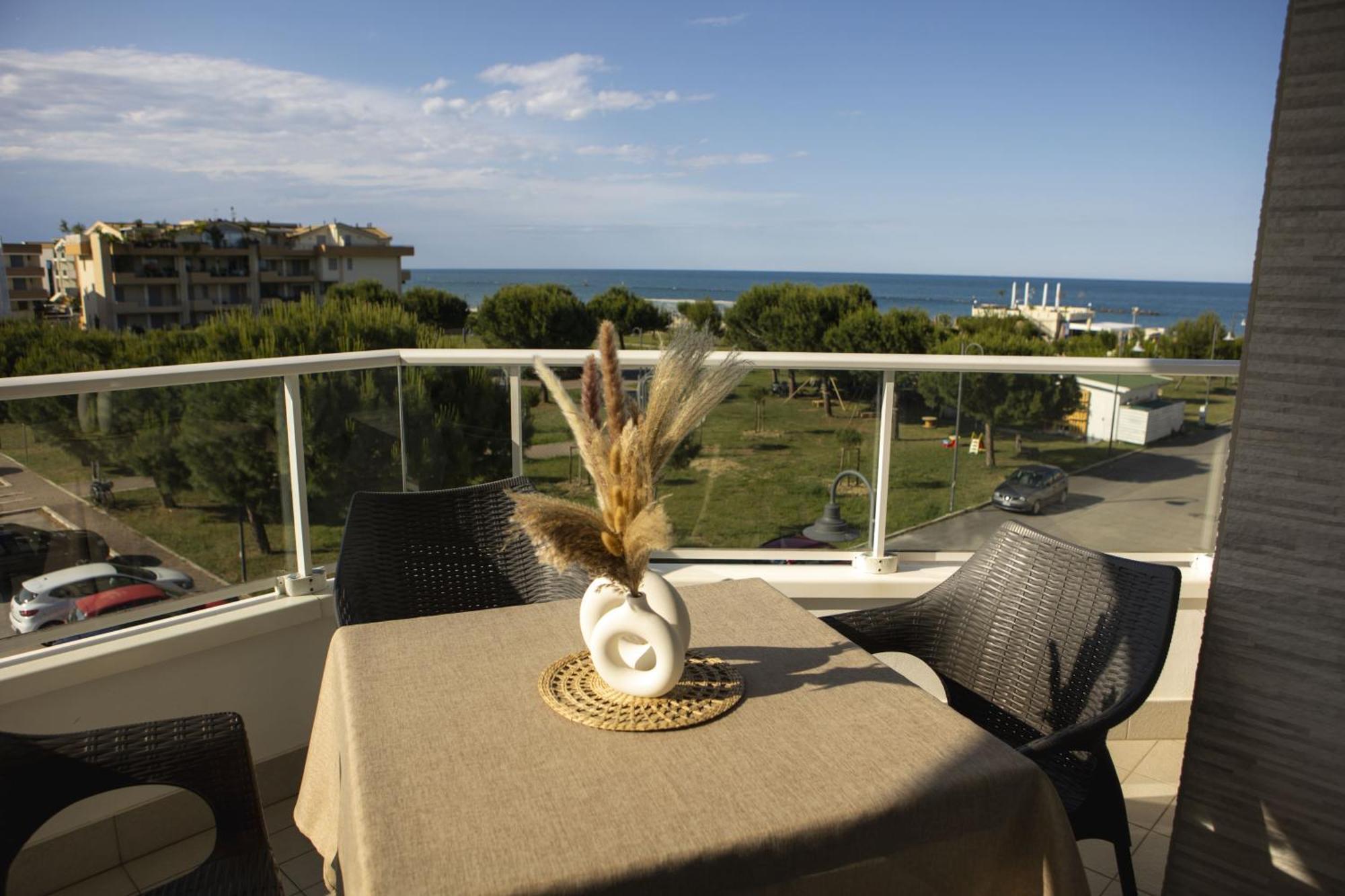 Residenze Roscioli Aparthotel Roseto Degli Abruzzi Luaran gambar